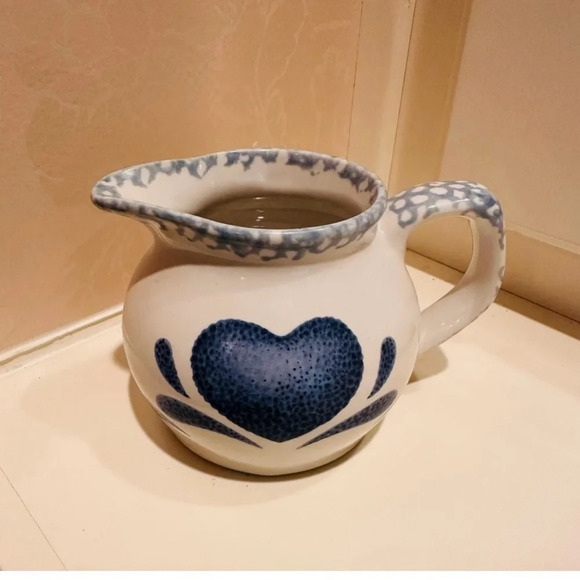 Guyroc China Vintage Blue Heart
Ceramic Creamer Pitcher unique rare - Picture 1 of 4